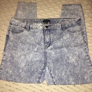 Forever 21 Jeans - ACID WASH JEANS Forever 21 Jeans - ACID WASH JEANS